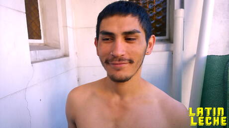 拉丁裔大力士蓋爾吸吮雞巴後操屁股