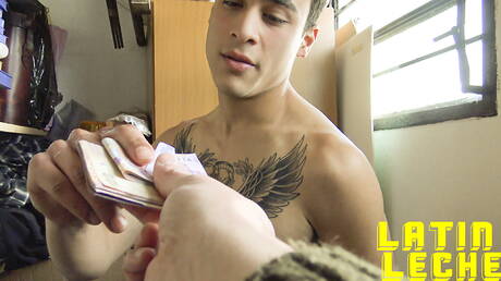 Der attraktive Nicolas und der kräftige Bruno haben heißen Sex im Freien