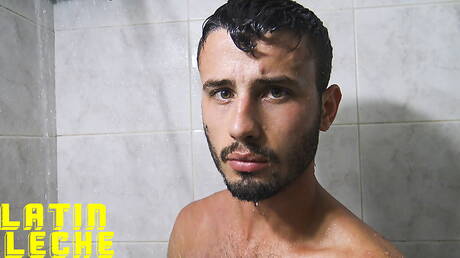 Latin Leche: Husky guy Nicolas and stud Guerro have a good oral sex in bathroom