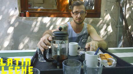 Latin Leche: Muskularny Ariel Vanean i przystojny Freddy uprawiają gorący seks na zewnątrz