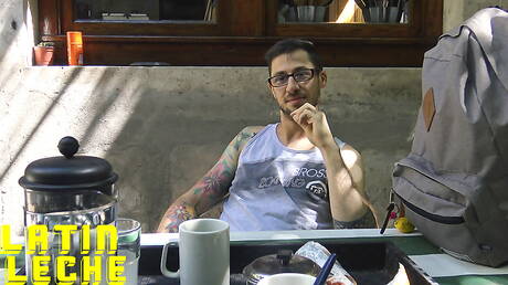 Le musclé Ariel Vanean et le beau gosse Freddy ont des relations sexuelles torrides à l