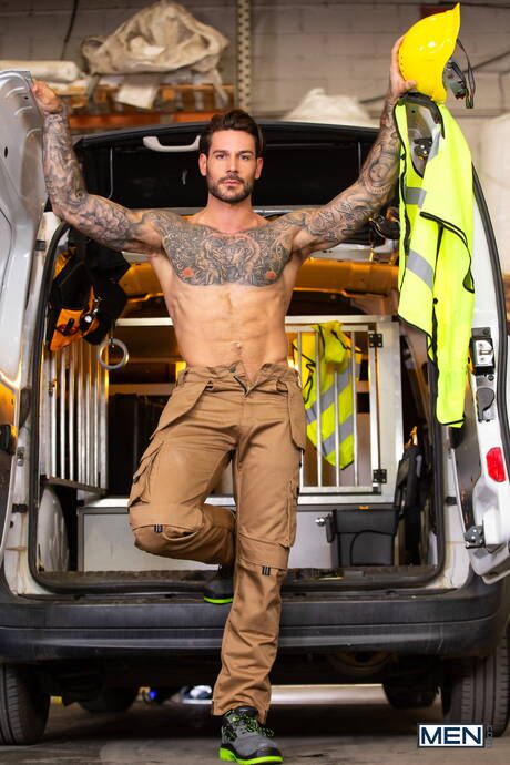 Men: Latin husky guy Pol Prince and american bodybuilder Papi Kocic fuck ass after blowjob