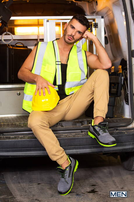 O latino Pol Prince e o fisiculturista americano Papi Kocic fodem a bunda depois do boquete