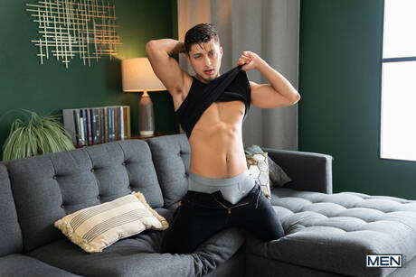 American stars well-built Johnny Donovan and pretty boy Angel Rivera fuck ass after sucking dick