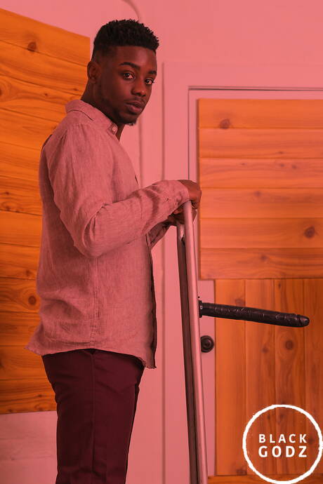 Amerykański przystojniak Dakota Lovell i dobrze zbudowany Tyjon uprawiają dobry międzyrasowy seks