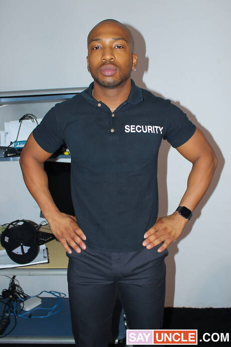 筋肉質なドノバン・コックスとたくましい男ニコ・ノヴァの熱いアナルセックス