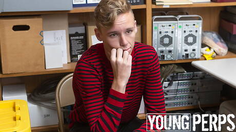 American hunky guy Wesley Woods and hot twink Hunter Grey sucking and fucking each other