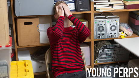 American hunky guy Wesley Woods and hot twink Hunter Grey sucking and fucking each other