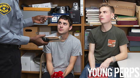 I sexy Devin Trez, Britain Wesbury e Nathaniel Burts si godono un bel sesso a tre interrazziale