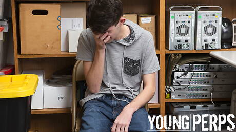 American hunky guy Greg Mckeon and pretty boy Sammy Eros fuck after blowjob