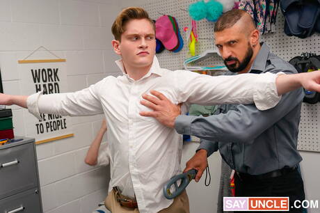 Bezczelni kumple Jay Tee, Marco Napoli i Cole Church w gorącym trójkącie analnym