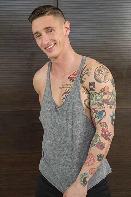 Young Perps: Latin well-built Dean Phoenix and american hairy stud Lance Ford in hard anal sex