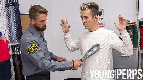 Le beau gosse américain Wesley Woods et le minet sexy Dennis Nickolero se sucent et se baisent mutuellement