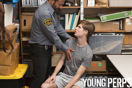 American pornstars young Travis Berkley and gay bear Vinnie Stefano fuck ass after sucking cock