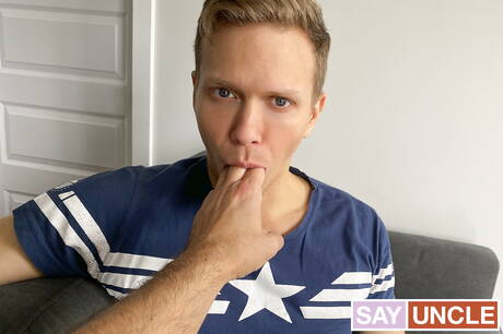 Der muskulöse Kanadier Ethan Chase und der kanadische Hengst Manuel Skye lutschen und vögeln sich gegenseitig