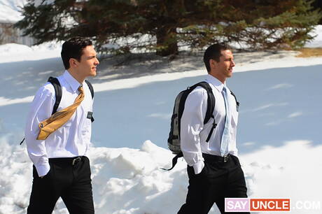 Hunky guy Elder Miller and superstud Elder Hardt posing nude and showing butt outside