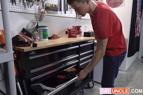 Der amerikanische Hengst President Oaks und der schöne Kanadier Peter Pounder ficken in den Arsch, nachdem sie einen Schwanz gelutscht haben