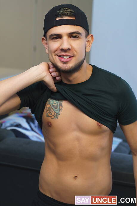 SayUncle Labs: Horny guys Alex Montenegro, Benjamin Blue and William Moore have a good threesome sex