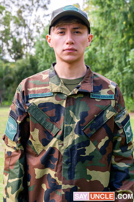 Joris, Vincent, Giorgio Angelo, Corey, Felix Harris, Bautista und Bruno Pattel veranstalten eine Schwulenorgie im Freien