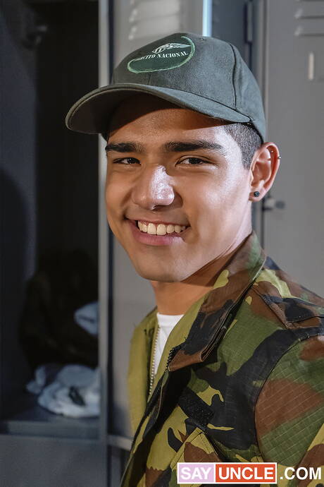 Der harte Latino-Typ Joris Leonard und der argentinische Twink Felix Harris ficken nach dem Schwanzlutschen