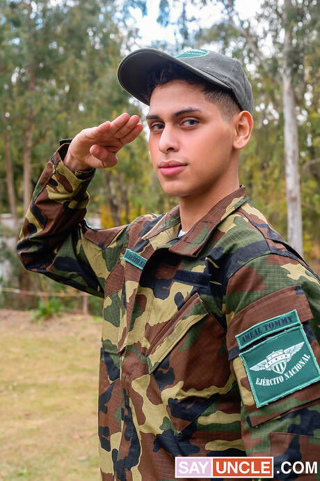 Military Dick: Well-built Daniel Trebol and latin young dude Tommy Ameal in hot homosexual action outside