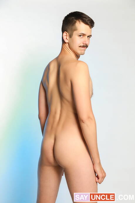 Miły amerykański facet, krzepki facet Amone Bane i młodzieniec Jonah Wheeler uprawiają gorący seks pod prysznicem