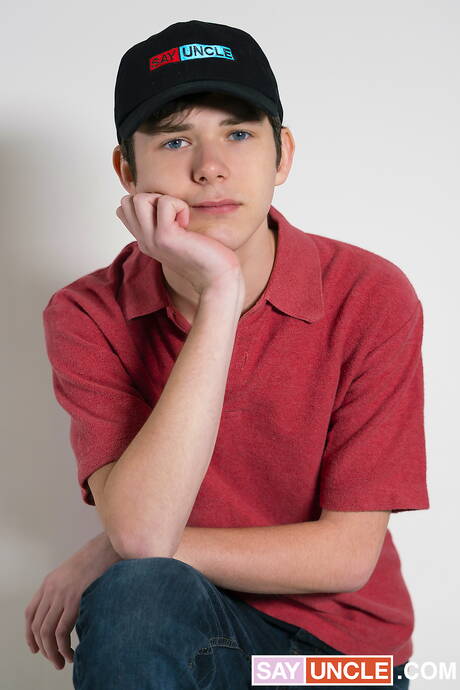 Podnieceni faceci Trent Summers, Dakota Lovell i Cole Church uprawiają gorący seks w trójkącie