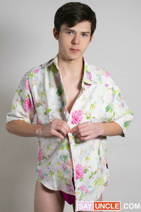 Horny guys Trent Summers, Dakota Lovell and Cole Church have a hot 3some sex