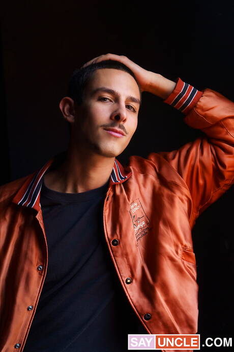 Heiße amerikanische Jungs, der junge Axel Yerel und der attraktive Enrique Mudu haben draußen guten Sex