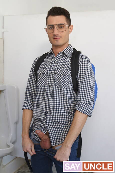 SayUncle Labs: Francuz Chris Damned i amerykański husky Robbie Caruso wiercą tyłek w łazience