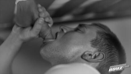 Stud Elder Berry and strongman Kyle Evans have a good oral sex