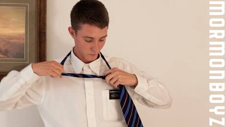 Der heiße kanadische Twink Peter Pounder hat ein Vergnügen