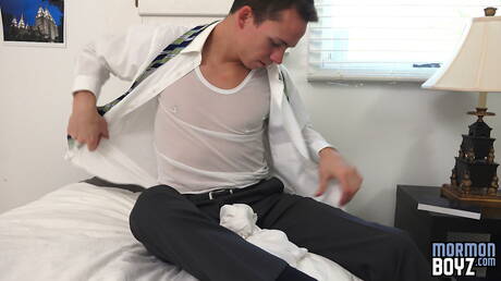 American young Garrett Cooper wanking