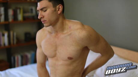 galã Archer Jacques e o musculoso Patriarca Smith se divertindo