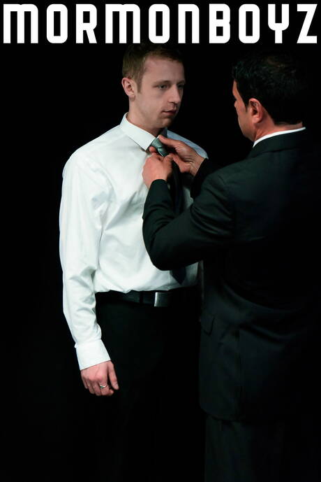 Hot american guys young boy Austin Everett and beefy President Oaks doing a handjob