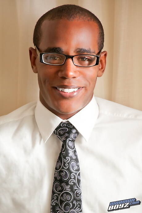 Black husky guy Elder Verde get naked and showing tight butt