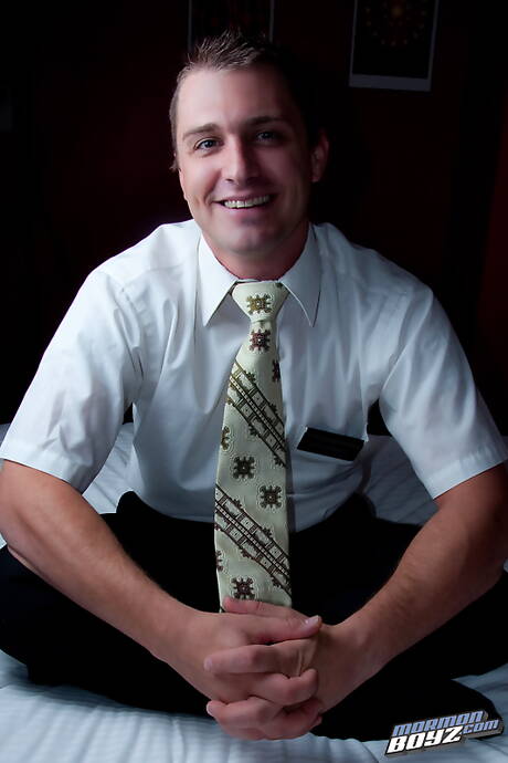 Strongman Elder Hatch jack off his dick