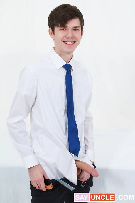 Knappe Amerikaanse twink Dakota Lovell en de knappe jongen Sam Ledger zuigen en neuken elkaar