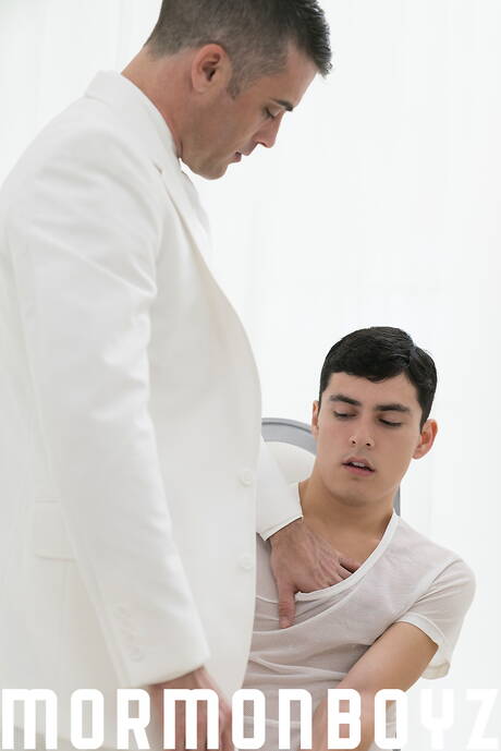 Nice american buddies young dude Xavier Ryan and strongman Lucy Hart likes to be roped