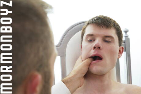 Nette amerikanische Freunde, der junge Elder Jones und der schwule Bär Joel. Jemand hat guten Oralsex