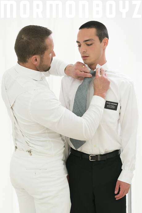 Hunky guy Elder Ormonde and american husky guy Myles Landon make superb handjob