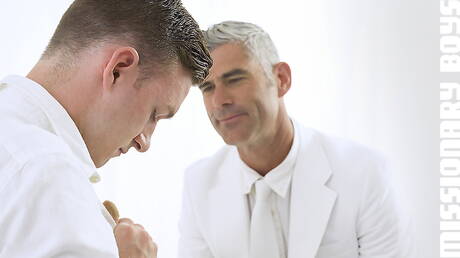 Twee knappe Amerikaanse mannen, President Oaks, en knappe jongen Dylan Herring maken de liefde