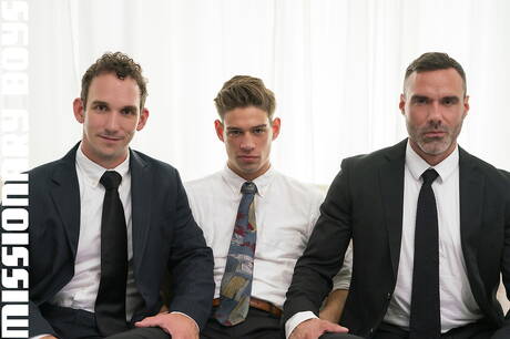 Die geilen Kumpels Greg Mckeon, Michael Delray und Manuel Skye haben einen guten Dreier-Sex