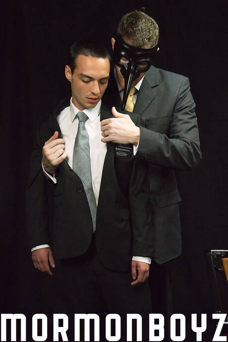 Beefcake Elder Ormonde and american husky guy Myles Landon masturbating with dildo