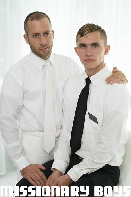 American pornstars twink Darron Bluu and mature bear Joel Someone in cock sucking scene