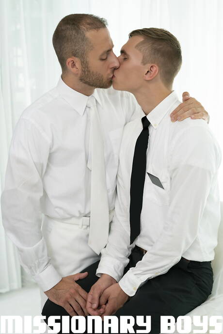 American pornstars twink Darron Bluu and mature bear Joel Someone in cock sucking scene