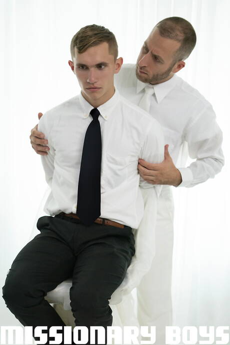 American pornstars twink Darron Bluu and mature bear Joel Someone in cock sucking scene