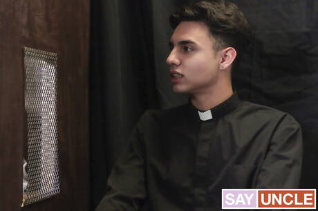 Yes Father: 근육질의 트로이 할로우와 라틴계 미남 체이스 리버스가 멋진 항문 섹스를 즐긴다