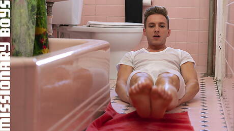 American tough guy Cameron Basinger posing nude in bathroom