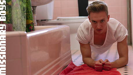 American tough guy Cameron Basinger posing nude in bathroom